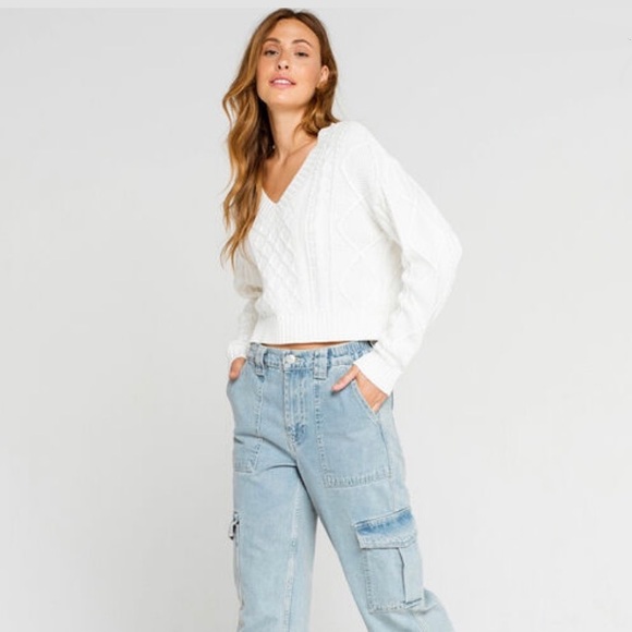 Cable Knit V Neck Womens White Sweater NWOT - Picture 3 of 4